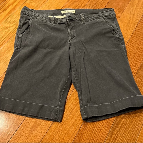 Women's Abercrombie Fitch AF Navy Bermuda Shorts Size 6 - Picture 1 of 4